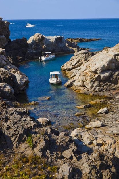 This sweeping natural park offers visitors the chance to admire the dramatic rock formations carved by years of erosion. At the Culip and Culleró coves, you can see the shale stone veins that captured the imagination of Spanish painter Salvador Dalí, while Los Roigs, named after the red pegmatites, is the perfect spot to take in the warm Spanish sun.