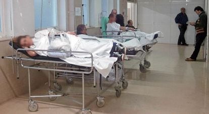 Patients in corridors in the Vigo University hospital last year.