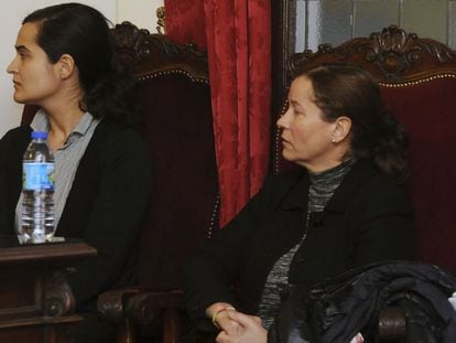 Montserrat González (right) and her daughter Triana Martínez at the Isabel Carrasco murder trial.