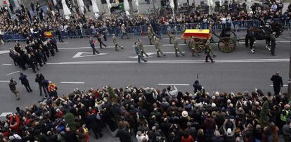 Members of the public line the streets of Madrid as the coffin of Suárez passes by on Tuesday morning.