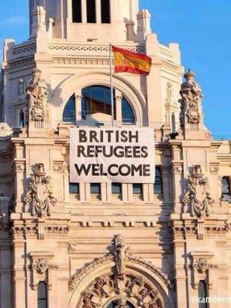 The phony banner on Madrid City Hall.