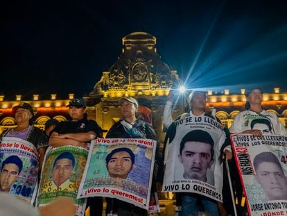 Relatives of the 43 Ayotzinapa victims in front of the National Palace, on September 26.
