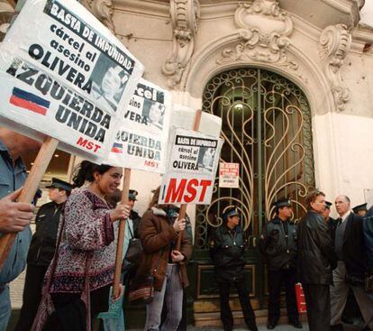 An &#039;escrache&#039; outside the home of a member of the dictatorial regime in Buenos Aires in 2000.