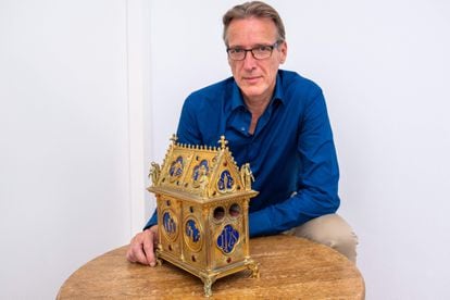 Art detective Arthur Brand and the Precious Blood of Christ relic.