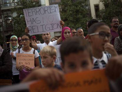 Muslims in Granada protest last week's attacks.