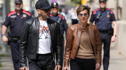 Dani Alves and his lawyer, Inés Guardiola, last Friday at the Barcelona High Court to comply with the player's weekly appearance.