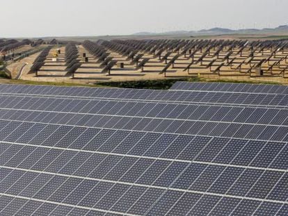 Setting sun? The Monte Alto solar plant in Milagro, Navarre, comprises 889 panels owned by 753 investors.