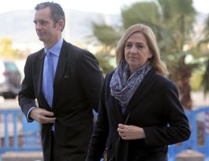 Cristina de Borbón and Iñaki Urdangarin arrive at the Palma de Mallorca courthouse on Thursday.