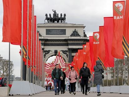 The Arc de Triomphe in Victory Square in Moscow, decked out in Soviet motifs like the rest of the capital on the eve of Victory Day.
