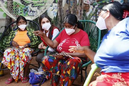 Spain‘s Queen Letizia speaks with indigenous women in Asunción.