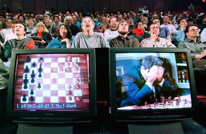 Kasparov during one of his games against Deep Blue in New York (1997).