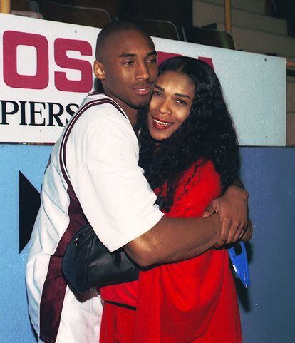 Kobe Bryant hugs his mother, Pam, after winning a game in March 1996 in Hershey, Pennsylvania.