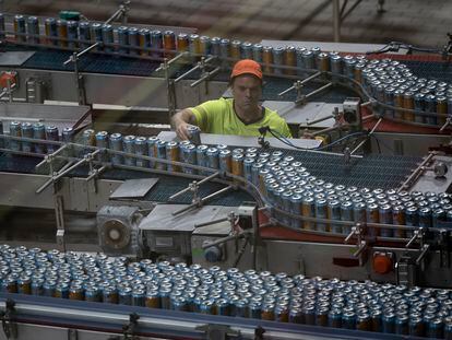 A worker at a soft drinks factory in Matorelles, Barcelona (Spain).