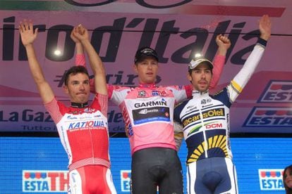 Giro winner Ryder Hesjedal of Canada (C), second-placed Joaquim Rodriguez of Spain (L) and Thomas De Gendt of Belgium (R) celebrate on the podium.