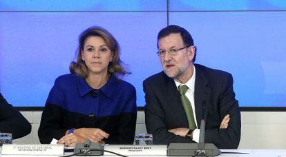 Mar&iacute;a Dolores de Cospedal and Mariano Rajoy, pictured on Monday.