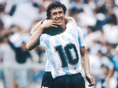 Jorge Valdano embraces Maradona during the 1986 World Cup.