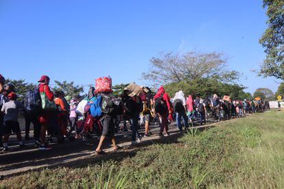 New migrant caravan leaves southern Mexico on Christmas and