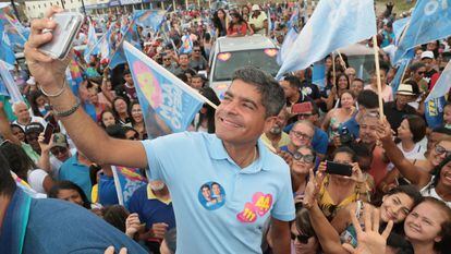 Antonio Carlos Magalhães, a candidate for Governor in the state of Bahia, during a campaign stop