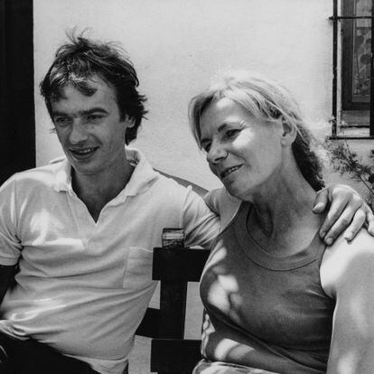 Martin Amis with his mother, Hilly Kilmarnock, in the courtyard of their home in Ronda in 1980. The image was taken by Angela Gorgas, the writer's partner at the time.