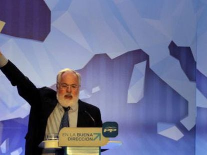 The PP's lead candidate in the May 25 European elections, Miguel Arias Cañete, at a party rally in Barcelona.