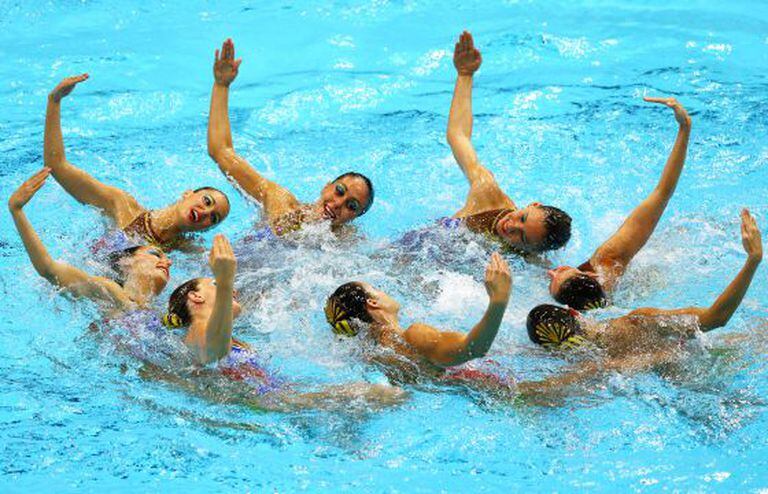 Over three million people watched Spain’s synchronized swimming team perform in London.