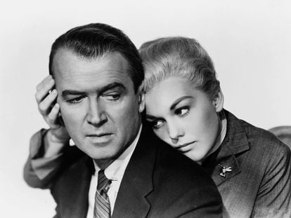 James Stewart and Kim Novak, in the role of Madeleine, in a promotional image for Alfred Hitchcock's 'Vertigo' (1958).