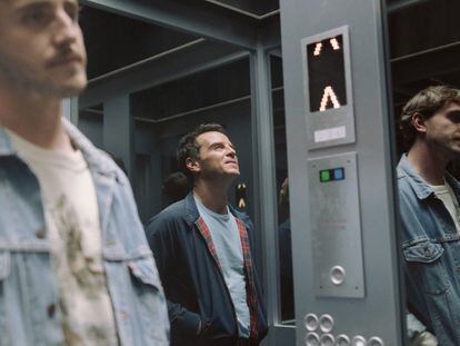 Andrew Scott, between Paul Mescal and his reflection in an elevator, in ‘All of Us Strangers’.