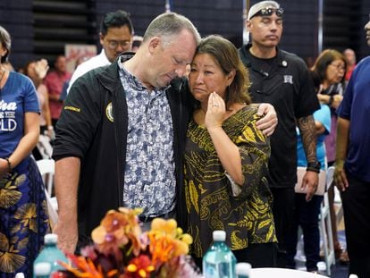 Hawaii Governor Josh Green embraces his wife Jaime Green during a community event at the Lahaina Civic Center, on the island of Maui in Hawaii, on August 21, 2023.