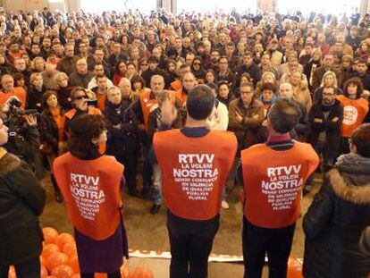 Ràdio Televisió Valenciana (RTVV) workers at an assembly on November 26.