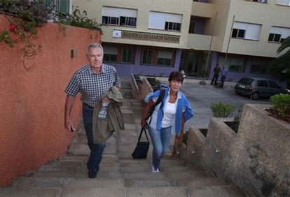 An evacuated German couple leaving a student residence in Valverde after spending the night there.