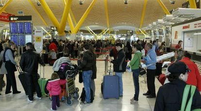 Travelers at the Adolfo Suárez Madrid-Barajas International Airport.