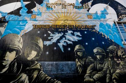 A mural by Martín Ron, inspired by the Falklands War, at the Tres de Febrero municipal headquarters, on the outskirts of the city of Buenos Aires. 
