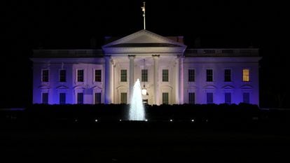 The White House illuminated with the colors of the Israeli flag in Washington (United States), on Monday.
