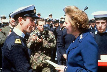 British Prime Minister Margaret Thatcher meeting personnel aboard the ship HMS Antrim during a 1983 visit to the Falkand Islands.
