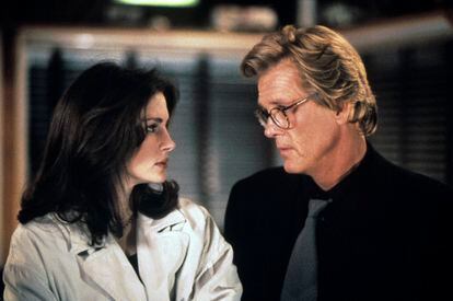 Julia Roberts and Nick Nolte in 'I Love Trouble.'