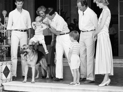 The Spanish and British royal families at the Marivent Palace, in the summer of 1986.