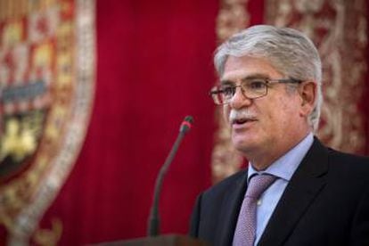 Former foreign minister Alfonso Dastis defended a hard line against Cuba and Venezuela.