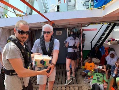 Actor Richard Gere delivers supplies to the ‘Open Arms.’