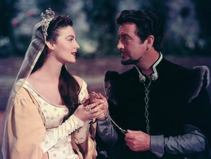 A mature Robert Taylor, after having donned Ivanhoe's armor, transformed into the knight Lancelot, captivated by the seductive charms of Queen Guinevere (Ava Gardner), in 'The Knights of King Arthur'