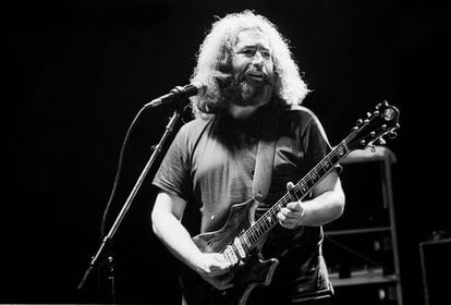 The leader of legendary rock band the Grateful Dead was one of the most magnetic musicians of the 1970s and 1980s, listed by ‘Rolling Stone’ magazine as the 13th best guitarist of all time. What is less known about the music icon is that his grandfather, Manuel Papuella García, was born in Sada, a small municipality in A Coruña. His grandfather emigrated to the United States to work as an electrician in 1918, and once he had a job, he was joined by García’s grandmother, Aquilina López. García had a successful career as the singer of the Grateful Dead but battled with addiction and weight problems. He died from a heart attack in August, 1995.