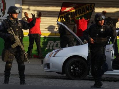 Police on Sunday arrest suspected members of Los Caballeros Templarios drug cartel.