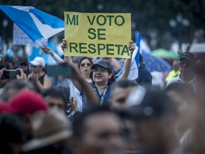Protesters demonstrate in Guatemala City to uphold democracy; September 3, 2023.