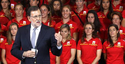 Acting PM Mariano Rajoy says he will attempt new talks with other parties.
