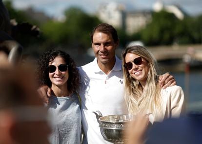 Nadal with his wife, María, and his sister, Maribel.