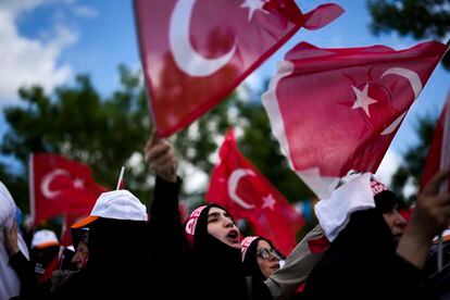 Supporters of Turkish President and People's Alliance's presidential candidate Recep Tayyip Erdogan, attend an election campaign rally in Istanbul, Turkey, on May 27, 2023.