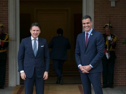 Italy's PM Giuseppe Conte (l) with Spain's Pedro Sánchez at La Moncloa, the seat of Spanish government, on Wednesday.