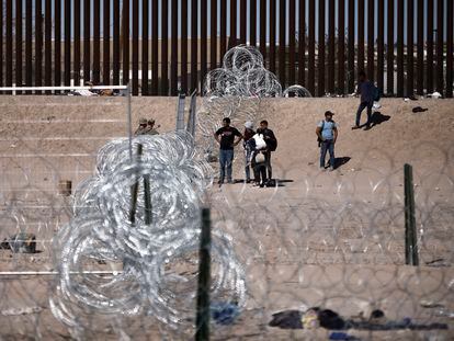 A group of migrants try to cross into the U.S. from Ciudad Juárez on October 5.