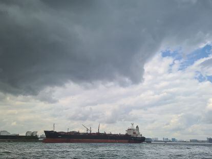 Norwegian oil tanker ‘Blaamanen’ in the Singapore harbor in February 2023.
