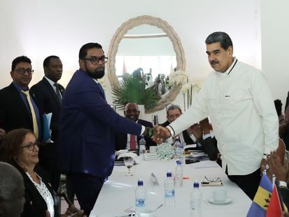 Nicolás Maduro shakes the hand of the president of Guyana, Mohamed Irfaan Ali, at their meeting Thursday in Saint Vincent and the Grenadines.
