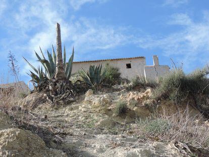 The arid landscape, typical of Almería (which is also home to the Desert of Tabernas), is a reminder of the tough living conditions that the villagers had to endure.